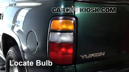 2004 GMC Yukon SLT 5.3L V8 Lights Tail Light (replace bulb)